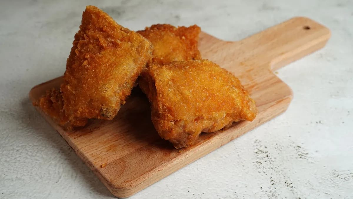 Fried chicken pieces — decorative stock image